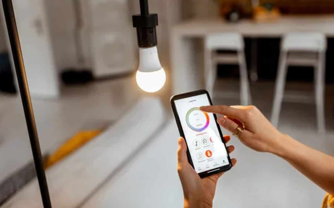 do dimmable smart light bulbs work in every lamp